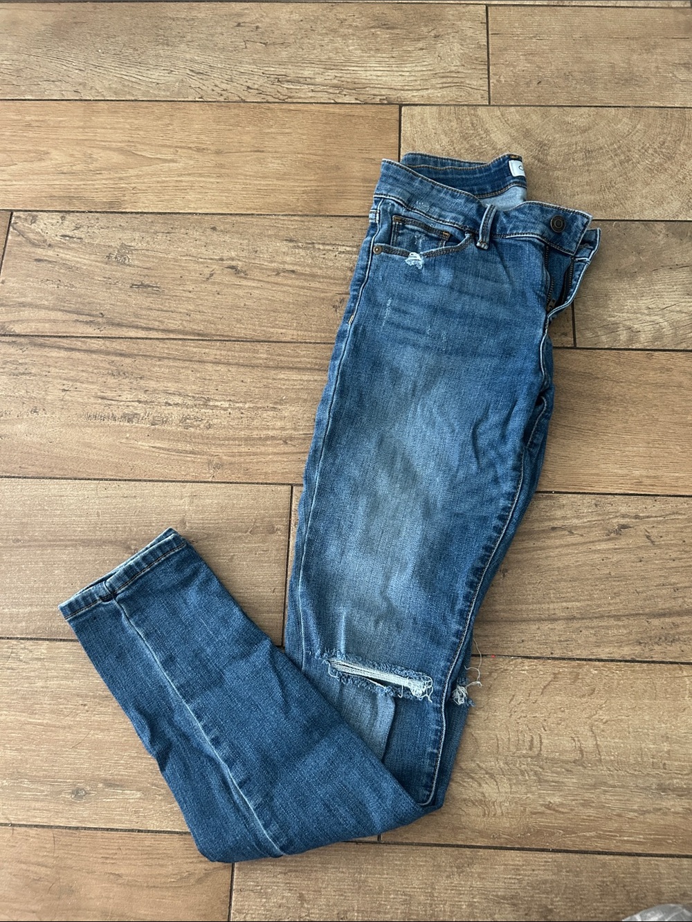 Oasis by Eunina Jeans Size 5 Distressed Ripped Knee Skinny Jeans